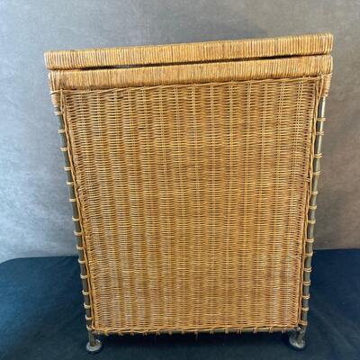 Lot 259. Natural wicker Hamper