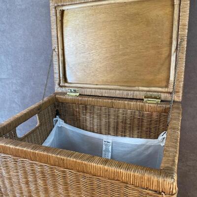 Lot 259. Natural wicker Hamper