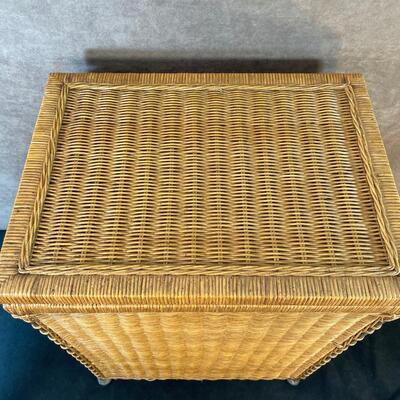 Lot 259. Natural wicker Hamper