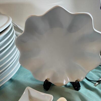 Chip and dips Ramakins 11 heavy William Sonoma white dinner plates