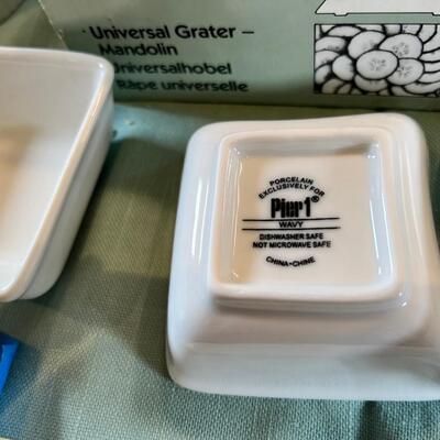 Chip and dips Ramakins 11 heavy William Sonoma white dinner plates