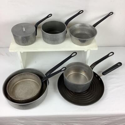 5177 Wilton Armetale, Circulon Pots & Pans