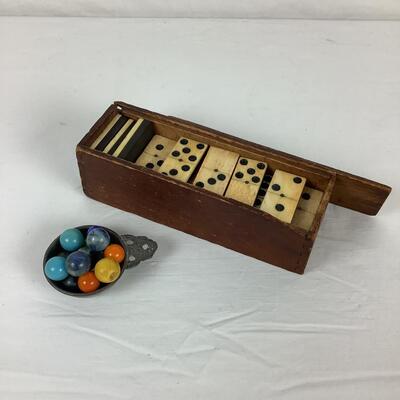 5186 Antique Marbles & Bone Dominoes