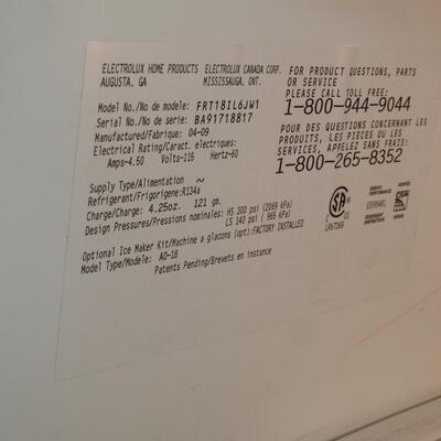 Fridgidaire refrigerator