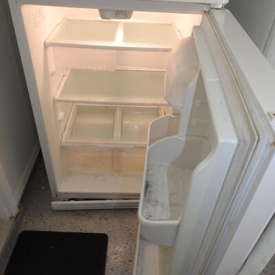 Fridgidaire refrigerator