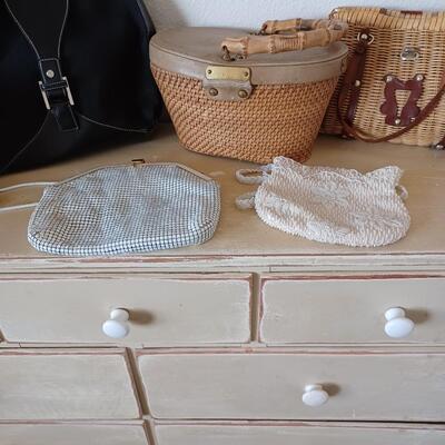 Vintage 9 drawer dresser.