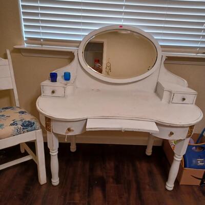 Very Cute Vintage white vanity table with mirror