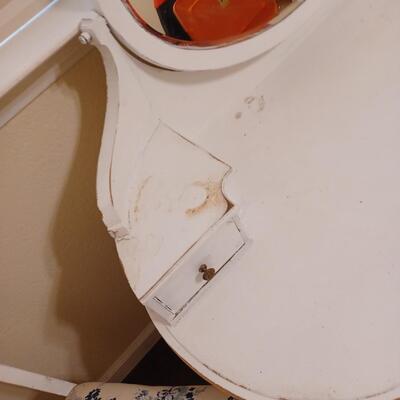 Very Cute Vintage white vanity table with mirror
