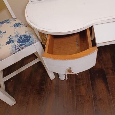Very Cute Vintage white vanity table with mirror