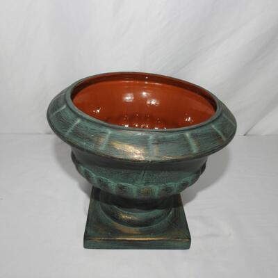 Pedestal planter