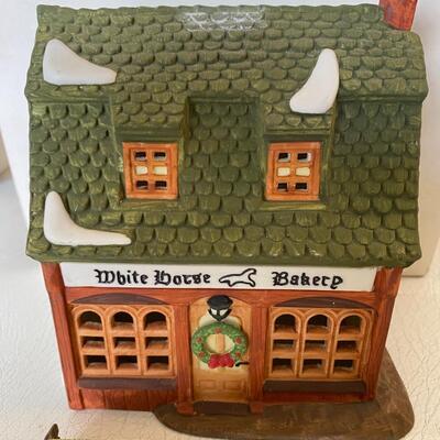 Department 56 ~ Heritage House ~ White Horse  Bakery