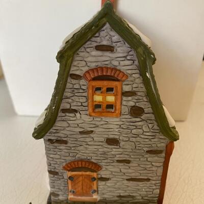 Department 56 ~ Heritage House ~ White Horse  Bakery