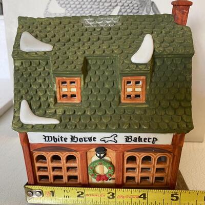 Department 56 ~ Heritage House ~ White Horse  Bakery