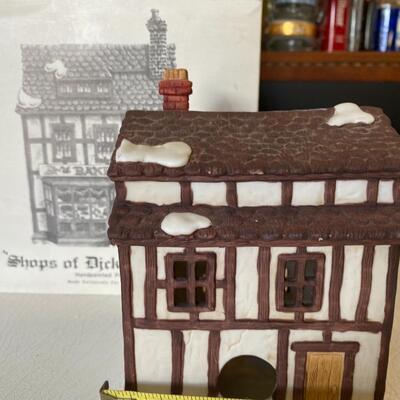 Department 56 ~ Shops of Dickens ~Golden Swan Baker