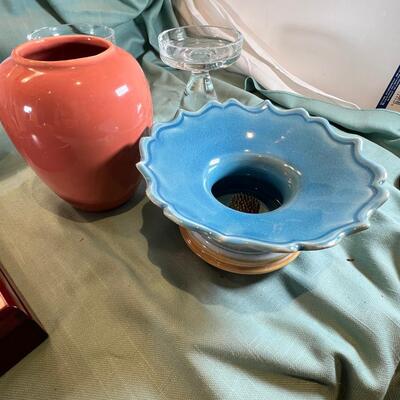 large Delft plate with unique crest, Vases table art