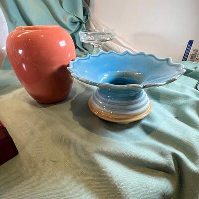 large Delft plate with unique crest, Vases table art