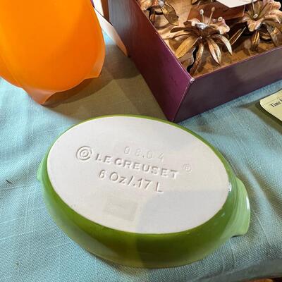 large Delft plate with unique crest, Vases table art