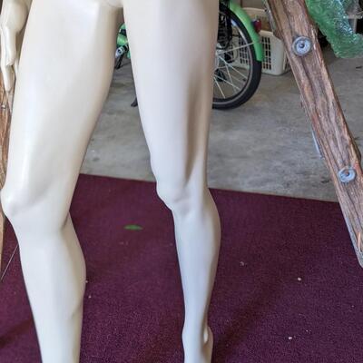 Wonderful Patina V Full Body Mannequin, Excellent Condition PU in Madison