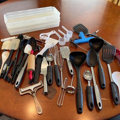 K6-Kitchen miscellaneous utensil lot