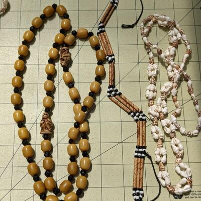 Lot of 3 Vintage Resin, Shell, Bakelite Necklaces