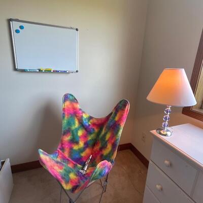 UR3-Tie-dyed foldable chair, whiteboard, lamp and lava lamp nightlight