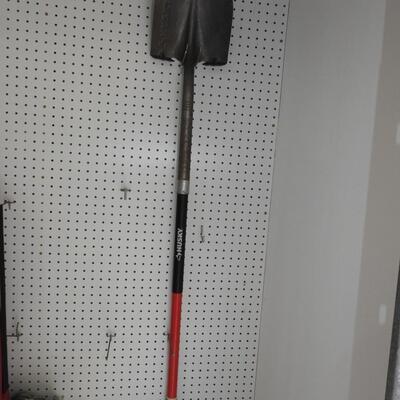 Fiberglass husky shovel