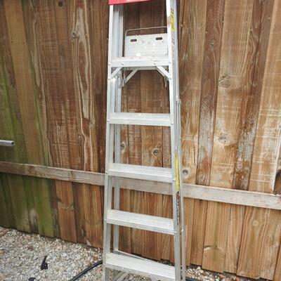 Aluminum step ladder