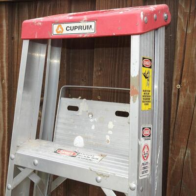 Aluminum step ladder