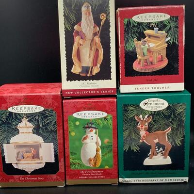 5 Hallmark Keepsake Ornaments - Christmas ðŸŽ„ ðŸŽ… ðŸ¤¶ Themed