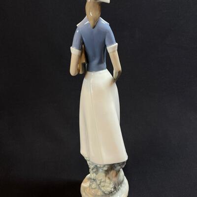 LLadro Nurse Holding Medical Chart Figurine #4603 14.5" Pristine!