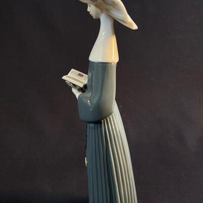 Lladro Prayerful Moment Porcelain Figurine #5500