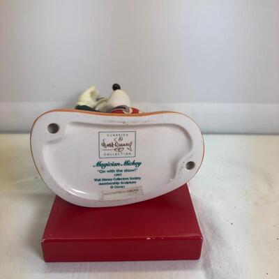 WDCC Magician Mickey" On With The Show" 1997 Membership Sculpture Walt Disney