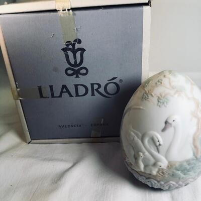 Lladro Figurine #17532 1994 Limited Edition Egg, Swans & Babies in Nest, w/ box