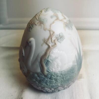Lladro Figurine #17532 1994 Limited Edition Egg, Swans & Babies in Nest, w/ box