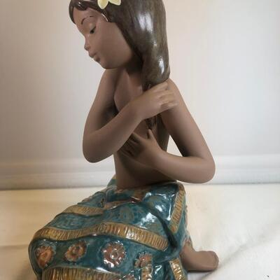 LLADRO Hawaiian Maiden 2383