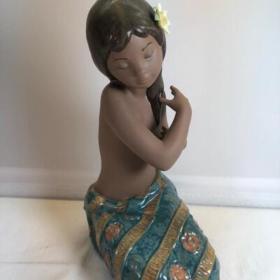 LLADRO Hawaiian Maiden 2383