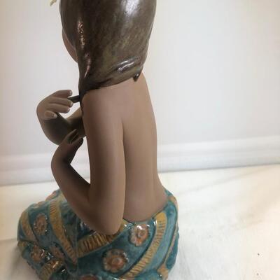 LLADRO Hawaiian Maiden 2383