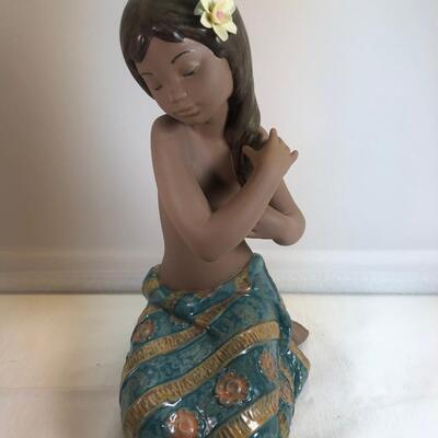 LLADRO Hawaiian Maiden 2383