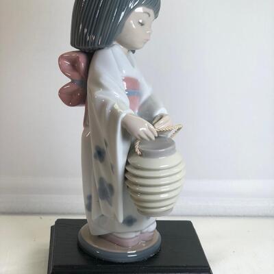 Lladro Oriental Lantern Japanese Girl  Figurine 6231