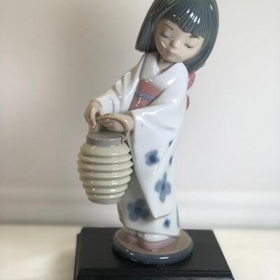 Lladro Oriental Lantern Japanese Girl  Figurine 6231