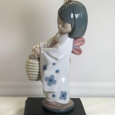 Lladro Oriental Lantern Japanese Girl  Figurine 6231