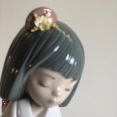 Lladro Oriental Lantern Japanese Girl  Figurine 6231