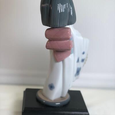 Lladro Oriental Lantern Japanese Girl  Figurine 6231