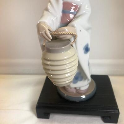 Lladro Oriental Lantern Japanese Girl  Figurine 6231