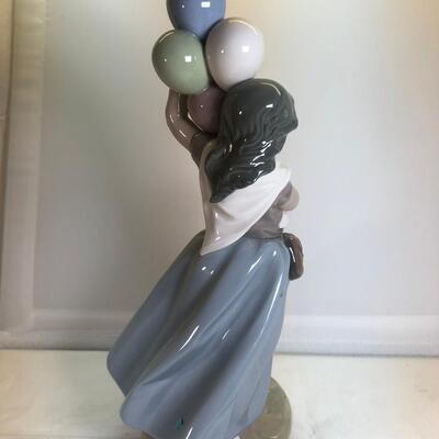 LLADRO #5141 BALLOON SELLER