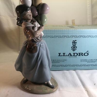 LLADRO #5141 BALLOON SELLER