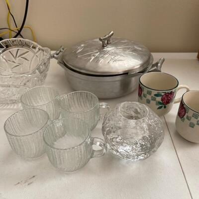 B59-Miscellaneous Kitchen/Glassware lot
