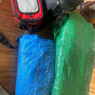 G12 2 tarps, wagon and lunch boxes
