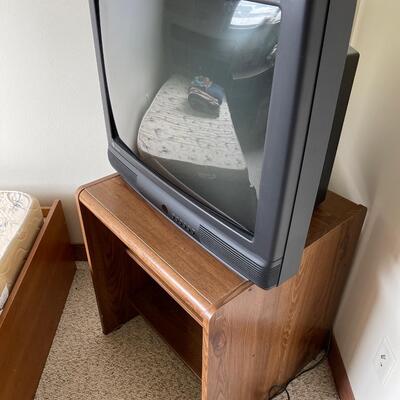 BB23-Small TV stand with GE tv