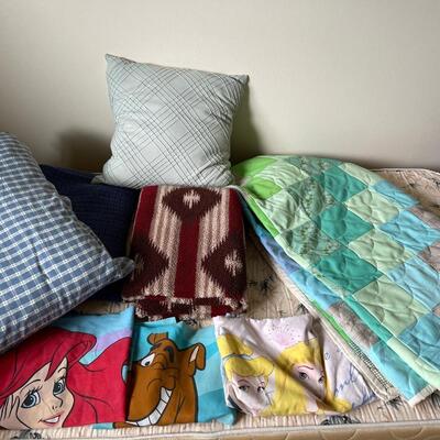 BB24-Character pillowcases, quilt, blankets and pillows